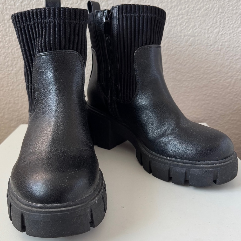 Chelsea Boots (Women's)